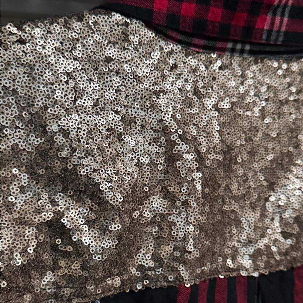 RED PLAID SEQUIN FLANNEL. JUNIOR PLUS LONG SLEEVE LIGHTWEIGHT SPARKLY SHIRT. NWT - Picture 11 of 16